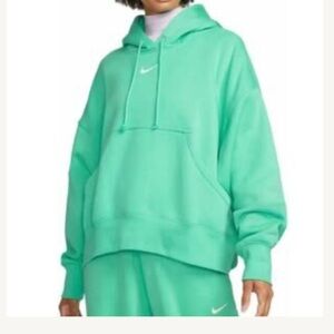 Nike Sportswear Phoenix Fleece
Women's Oversized Pullover Hoodie in Malacite Grn